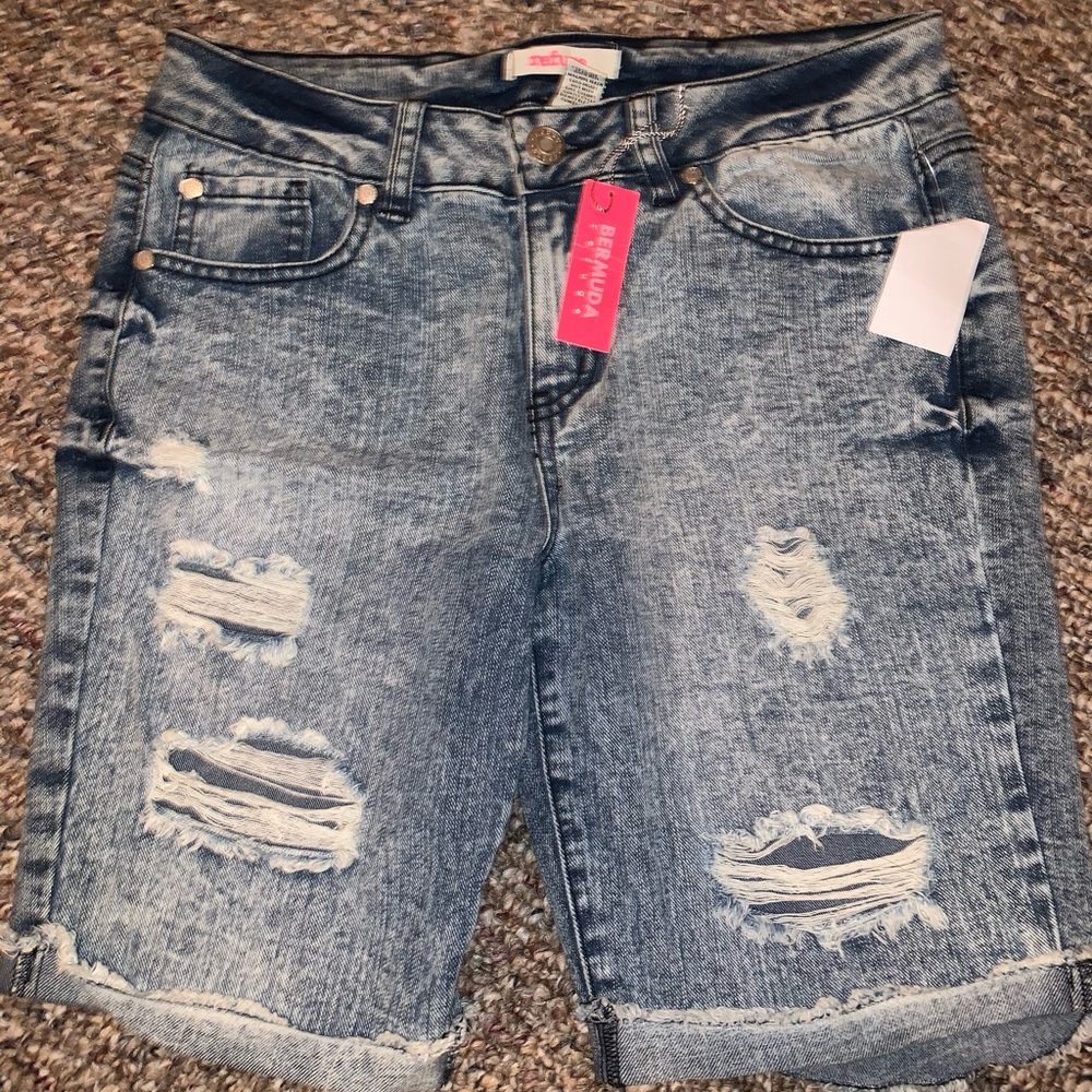 Bermuda distressed denim shorts